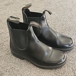 Blundstone Black Chelsea Boots - Smooth Leather Pull-On